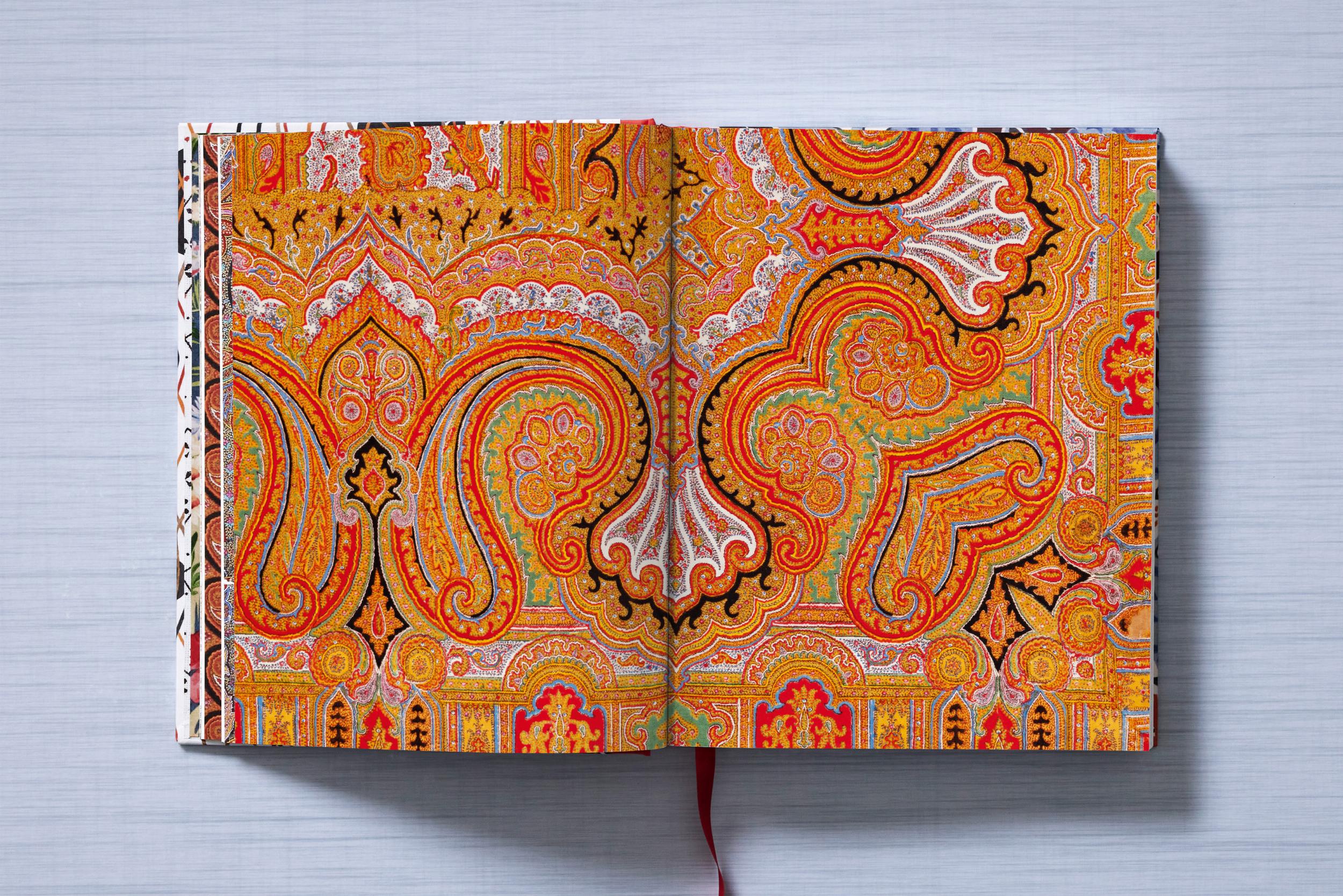 The Book of Printed Fabrics. from the 16th Century Until Today – Plastic Books